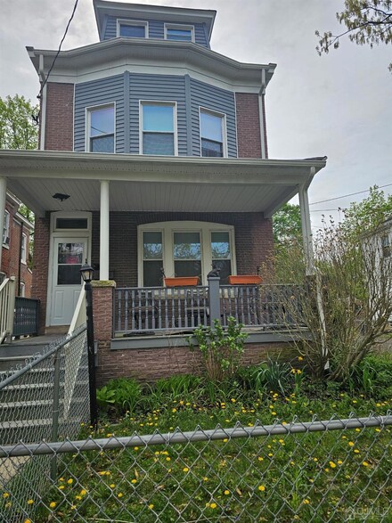 262 Hillcrest Ave, Trenton, NJ 08618