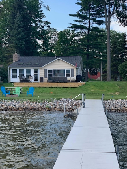 12243 E Houghton Lake Dr, Houghton Lake, MI 48629