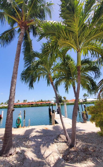 26 7th St, Key Largo, FL 33037