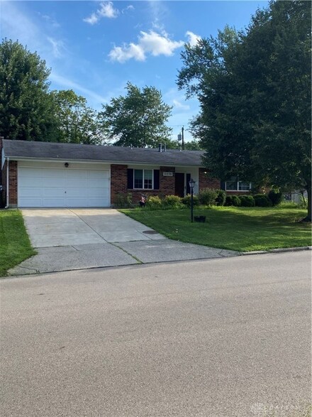 2276 Andrew Rd, Dayton, OH 45440