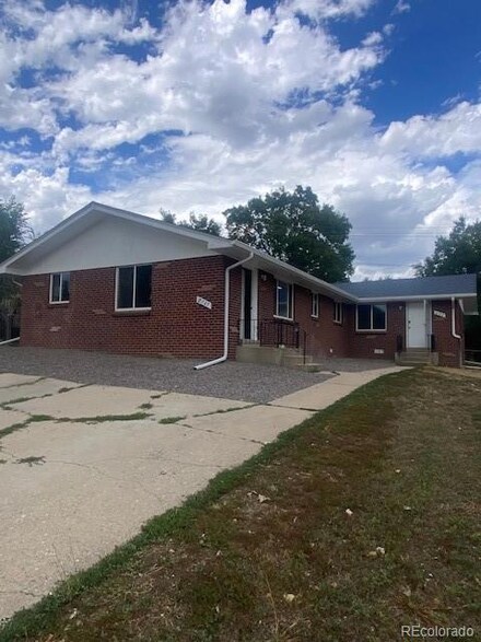 8727 W 63rd Place, Arvada, CO 80004