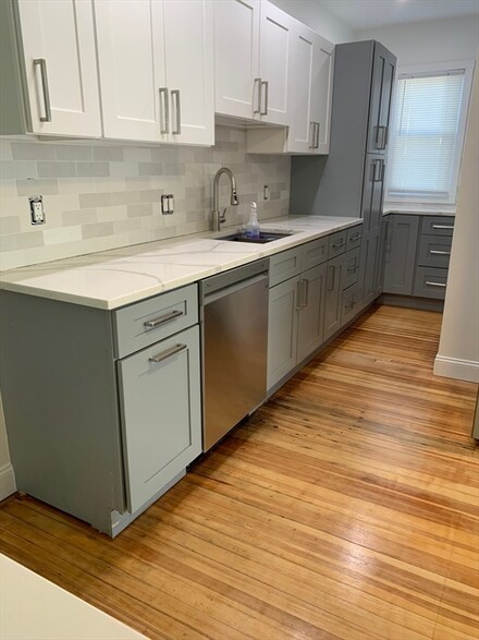 641 White St Unit 1, Springfield, MA 01108