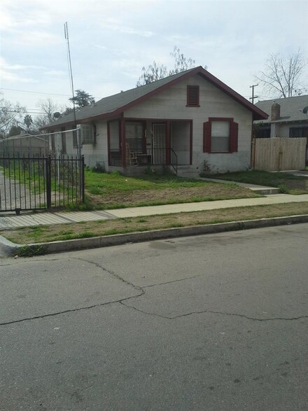 2340 E Clay Ave, Fresno, CA 93701