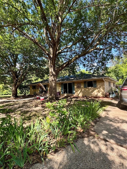 3116 Broken Arrow Rd, Denton, TX 76209