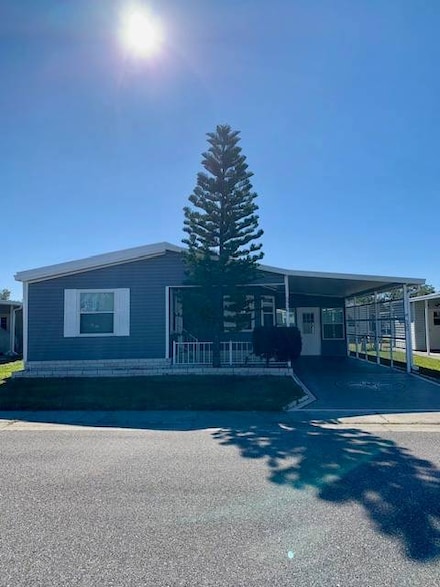 5936 Utopia Dr, Zephyrhills, FL 33540