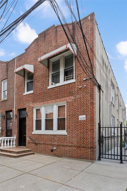 2112 22nd Dr, Astoria, NY 11105