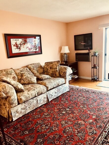 74 Springvale Ave Unit 17, Chelsea, MA 02150