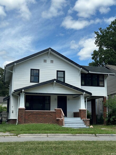 729 Woodview Blvd, Fort Wayne, IN 46806
