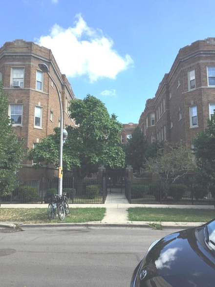 832 W Sunnyside Ave Unit 1S, Chicago, IL 60640