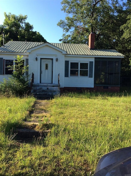 902 Clements St, Tuskegee, AL 36083