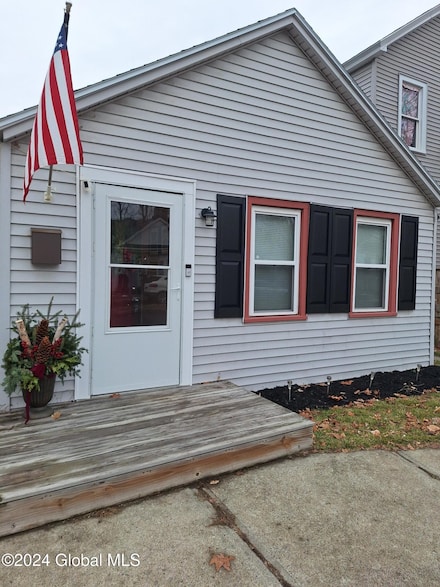 445 6th Ave, Troy, NY 12182