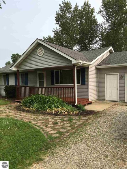 170 Witbeck Dr, Clare, MI 48617