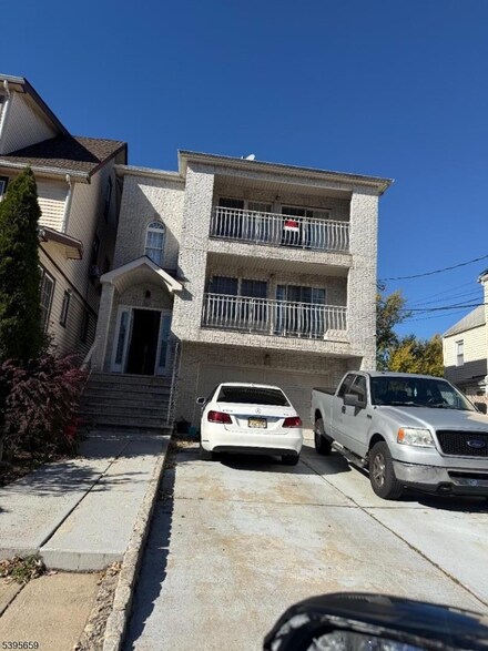 155 Race St, Elizabeth, NJ 07202