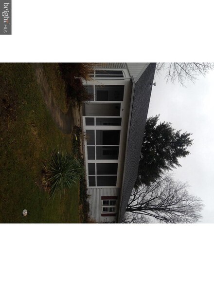 10 Longwood Dr, Stratford, NJ 08084