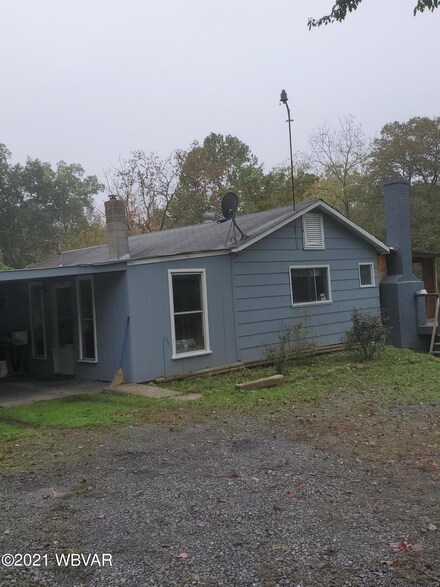79 Slopeys Ln, Mill Hall, PA 17751