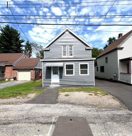 1323 Bradford St, Schenectady, NY 12306