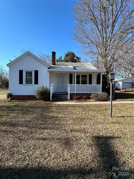 1008 Rockland Cir SW, Concord, NC 28027