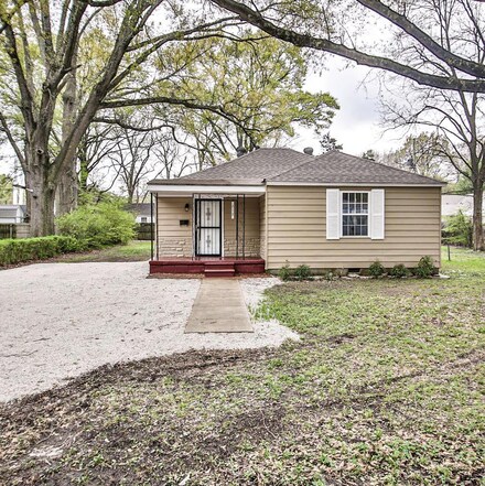 212 S Center Dr, West Memphis, AR 72301