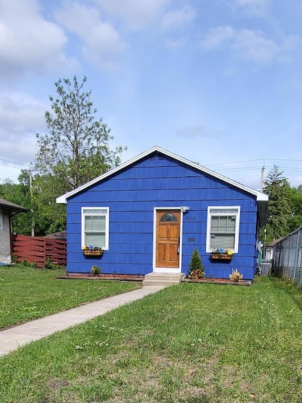 5252 Queen Ave N, Minneapolis, MN 55430