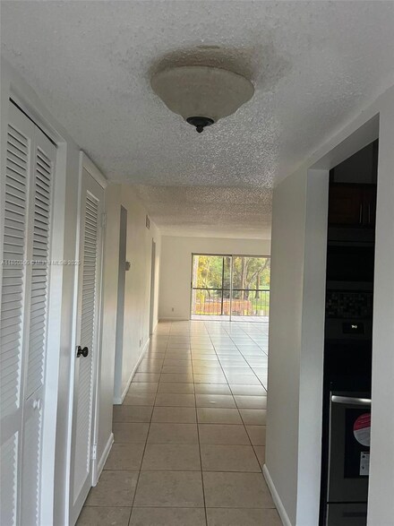 6361 N Falls Cir Dr Unit 211, Lauderhill, FL 33319