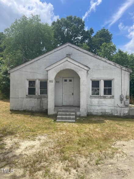 822 Eaton St, Henderson, NC 27536