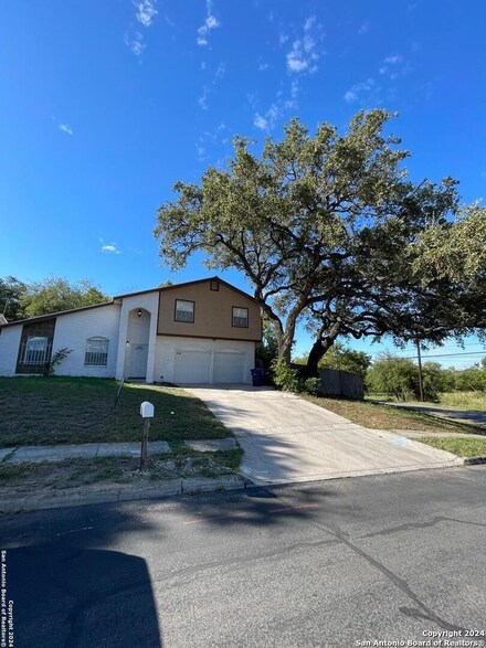 6238 Pancho Villa Dr, San Antonio, TX 78238