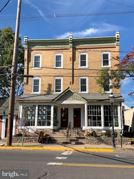 11 N West St, Doylestown, PA 18901