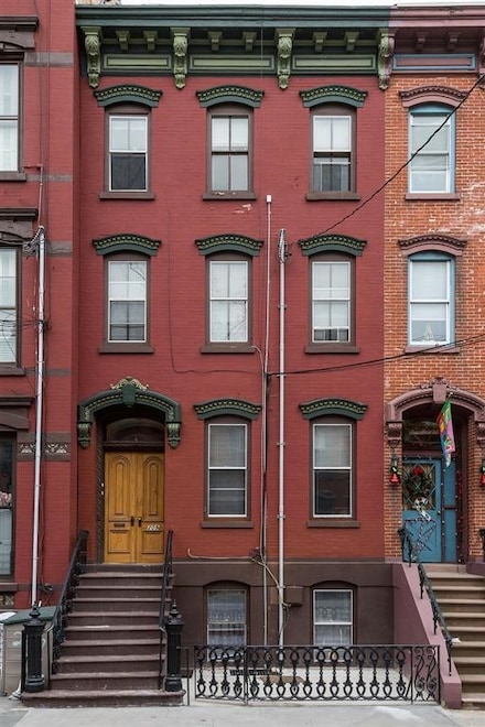 209 8th St, Jersey City, NJ 07302