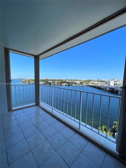 1865 79th St Causeway Unit 12I, North Bay Village, FL 33141