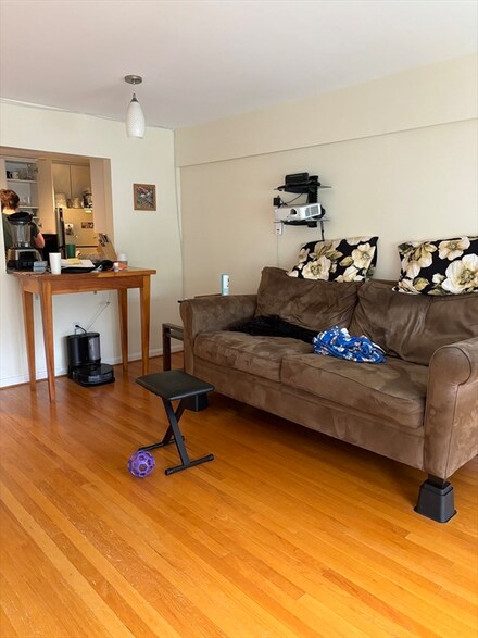 931 Massachusetts Ave Unit 403, Cambridge, MA 02139
