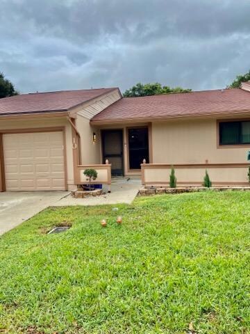 10 Flint Way, Boynton Beach, FL 33426