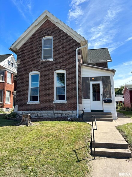 612 N 12th St, Quincy, IL 62301