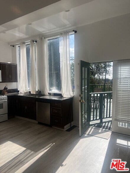 1402 San Remo Dr, Pacific Palisades, CA 90272