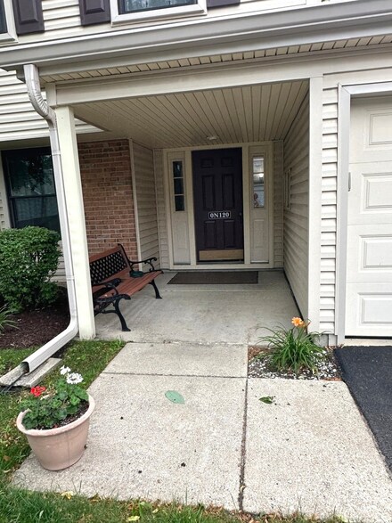 0N120 Windermere Rd Unit 2004, Winfield, IL 60190