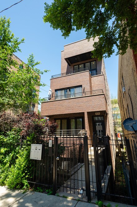 1370 W Crystal St Unit 3C, Chicago, IL 60642
