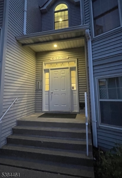 43 Amethyst Ln, Paterson, NJ 07501