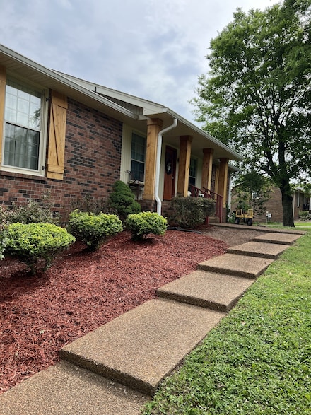 1009 Woodmont Dr, Gallatin, TN 37066