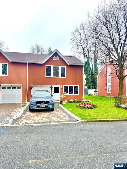 17 Devika Dr, Englewood, NJ 07631