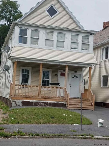 1028 Cutler St, Schenectady, NY 12303