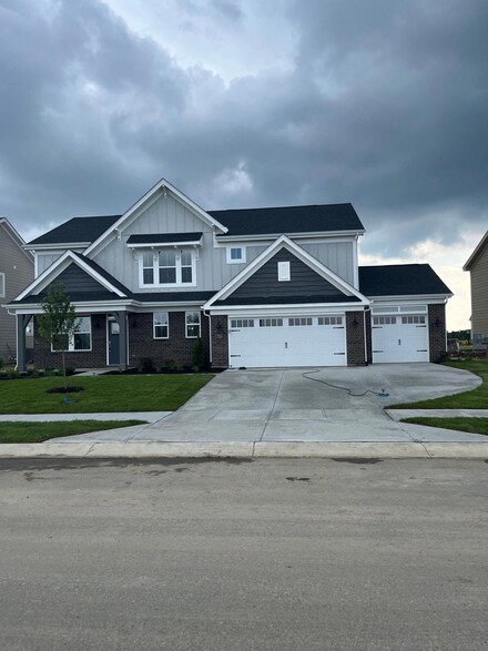 7214 Bayview Run, McCordsville, IN 46055