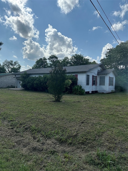 202 W Rowena St, Rosebud, TX 76570