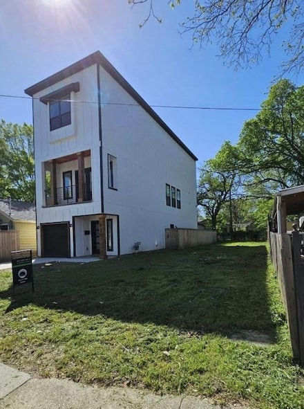 922 Muncie Ave, Dallas, TX 75212