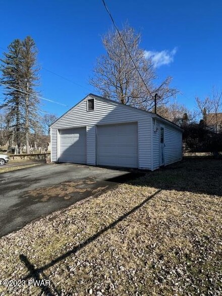 20 Robinson Ave, Carbondale, PA 18407