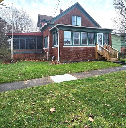 153 8th Ave, North Tonawanda, NY 14120