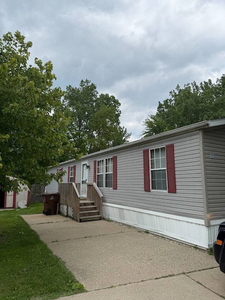 933 Tyler Dr, Eaton Rapids, MI 48827