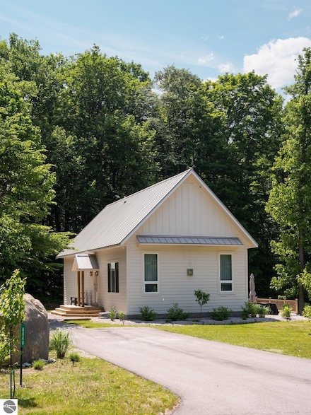 6848 E Lake Bluffs Dr, Traverse City, MI 49684