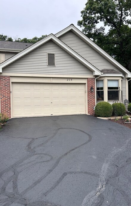 205 Woodboro Dr, West Chicago, IL 60185