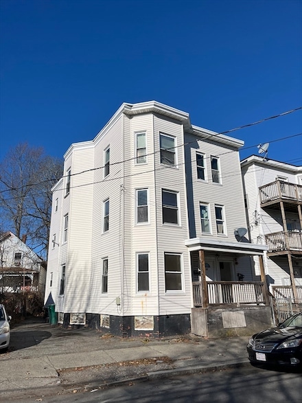 74 Hanover St, Lynn, MA 01902