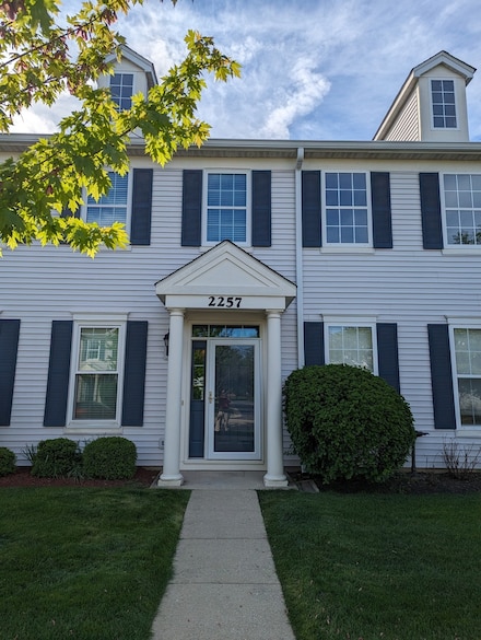 2257 Georgetown Cir, Aurora, IL 60503