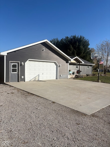 908 S Division St, Cayuga, IN 47928